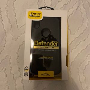 Black Otterbox Defender iPhone XS Max Case